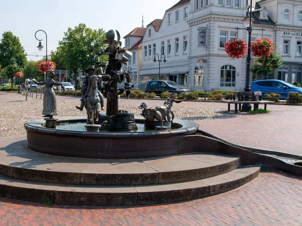 Bild 2: Sagenbrunnen